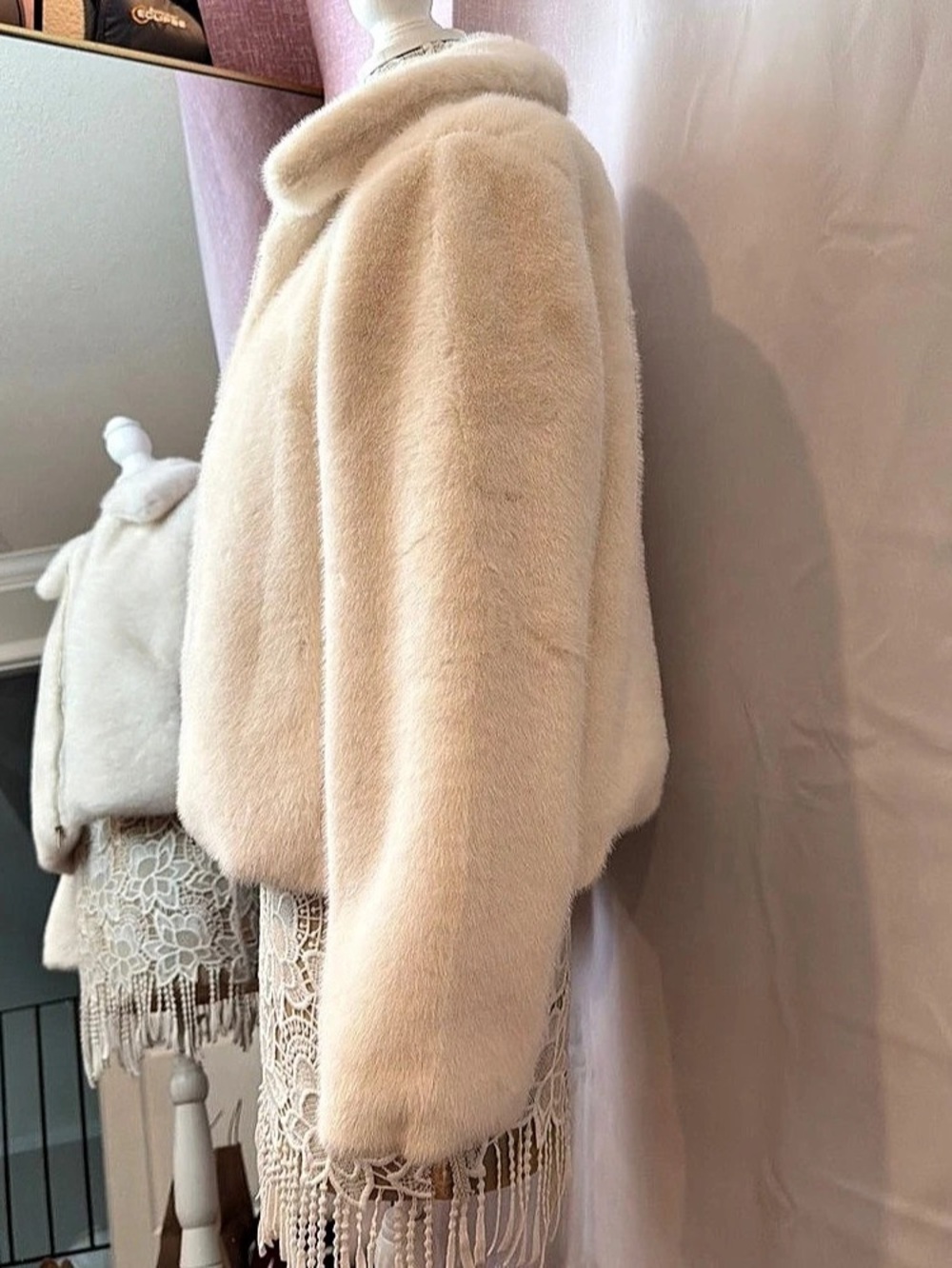Christian Siriano Faux Fur Jacket in Cream NWT - Picture 3 of 4